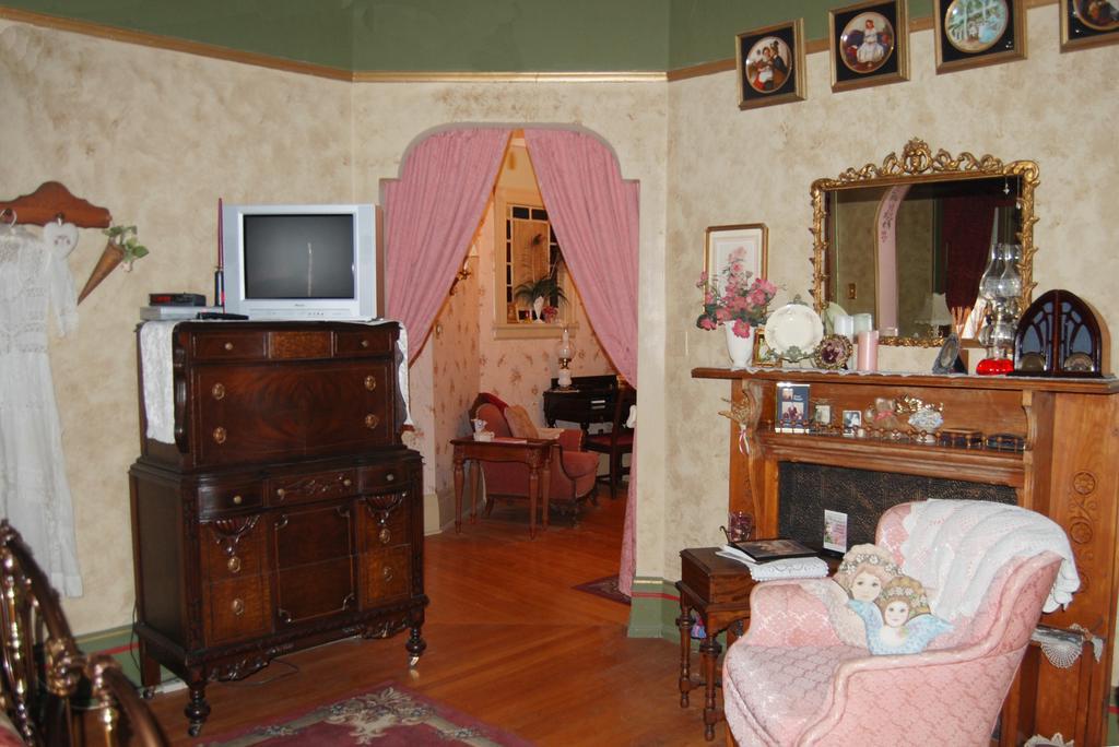 Schuster Mansion Bed & Breakfast Milwaukee Ruang foto